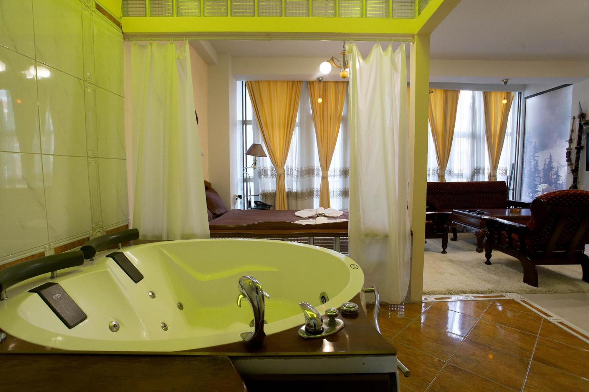 Hotel Xhema Priştine Dış mekan fotoğraf