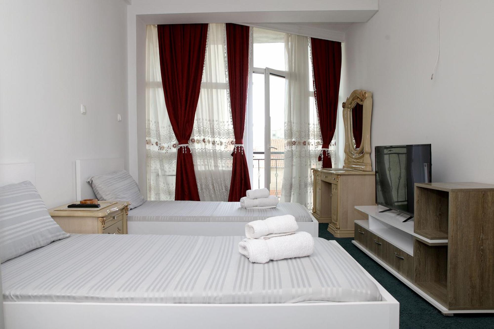 Hotel Xhema Priştine Dış mekan fotoğraf